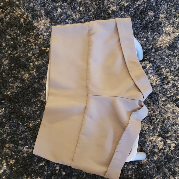 Shorts - Picture 3 of 4